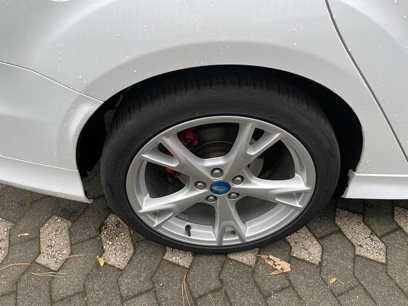 Gebraucht Ford Focus ST-Line 184 PS (135 kW) 2015 Weiß Kombi