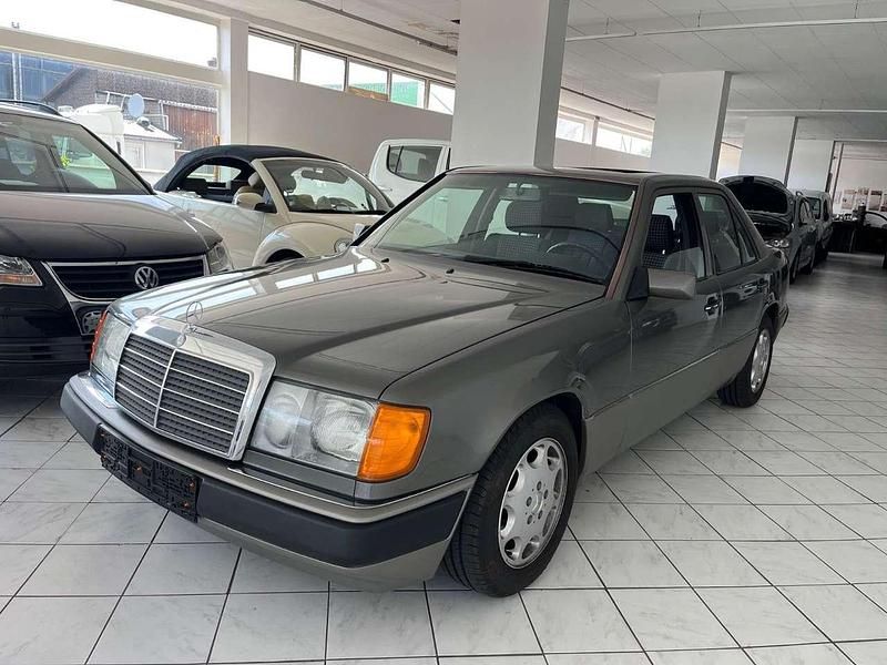 Gebraucht Mercedes E230 132 PS (97 kW) 1991 Grau Limousine