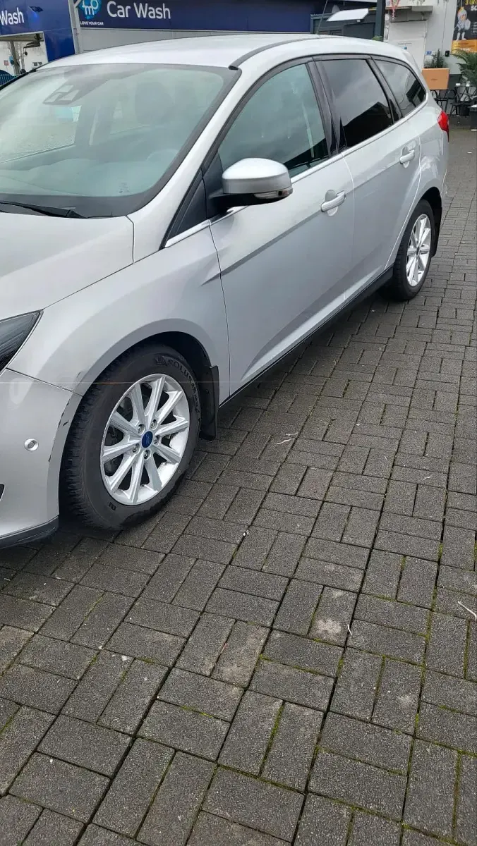 Usata Ford Focus 125 CV (91 kW) 2015 Grigio Station wagon
