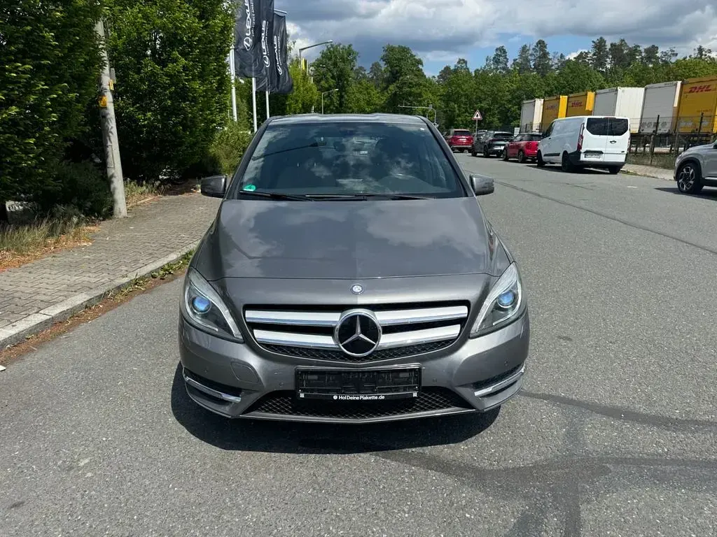 Gebraucht Mercedes B200 136 PS (100 kW) 2014 Grau Kleinwagen