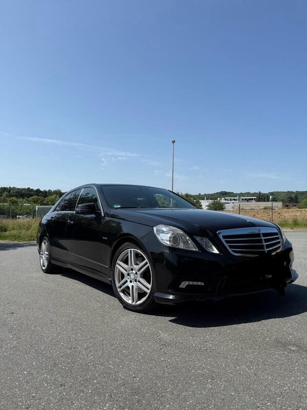 Schwarz Gebraucht 2009 Mercedes E350 AMG Limousine | 9.499 € (Fairer Preis) - Bild 1/4
