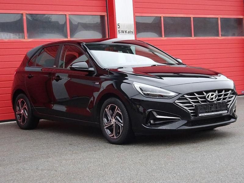 Schwarz Gebraucht 2020 Hyundai i30 Intro Edition Limousine | 17.780 € (Fairer Preis) - Bild 1/4