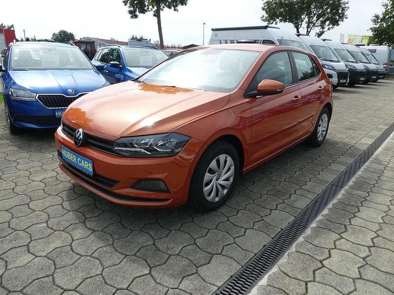 Energetic orange metallic Gebraucht 2021 VW Polo Trendline Limousine | 15.990 € (Fairer Preis) - Bild 1/4