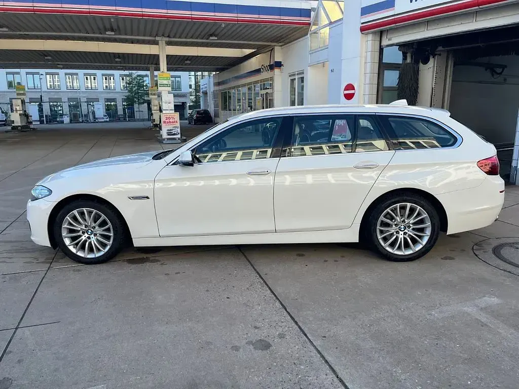 Gebraucht BMW 525 Luxury Line 218 PS (160 kW) 2015 Weiß Limousine
