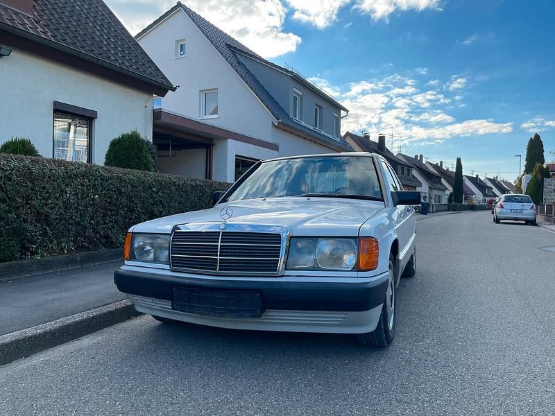 Schwarz Gebraucht 1990 Mercedes 190 Limousine | 2.999 € - Bild 1/4