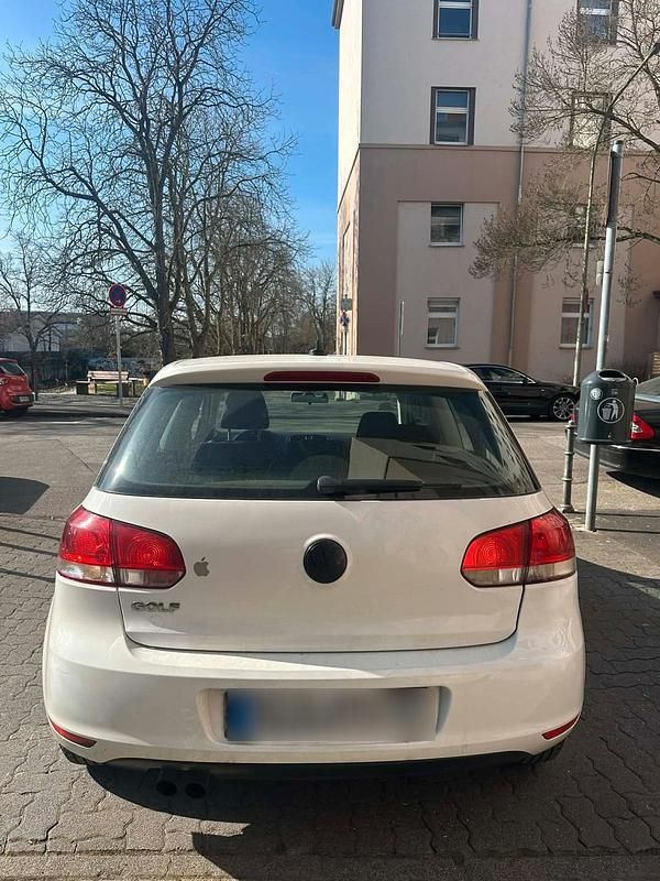 Gebraucht VW Golf VI 105 PS (77 kW) 2009 Weiß Kleinwagen