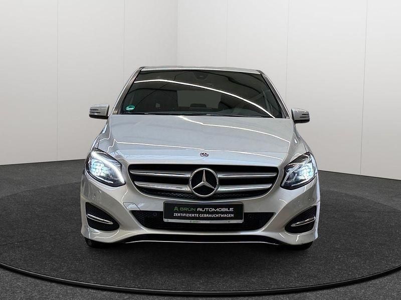 Gebraucht Mercedes B220 177 PS (130 kW) 2017 Silber Van / Kleinbus