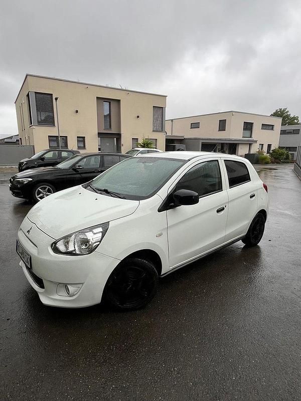 Weiß Gebraucht 2015 Mitsubishi Space Star Kleinwagen | 4.000 € (Fairer Preis) - Bild 1/4