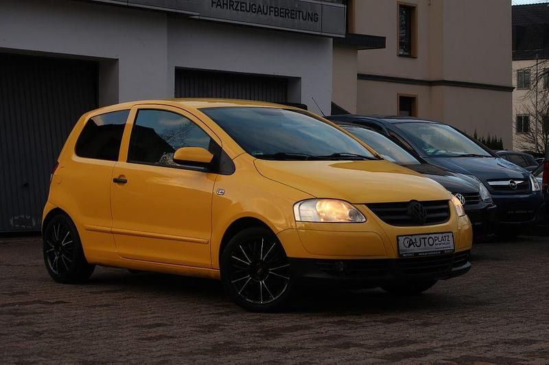 Gelb Gebraucht 2009 VW Fox Refresh Kleinwagen | 1.750 € (Fairer Preis) - Bild 1/4