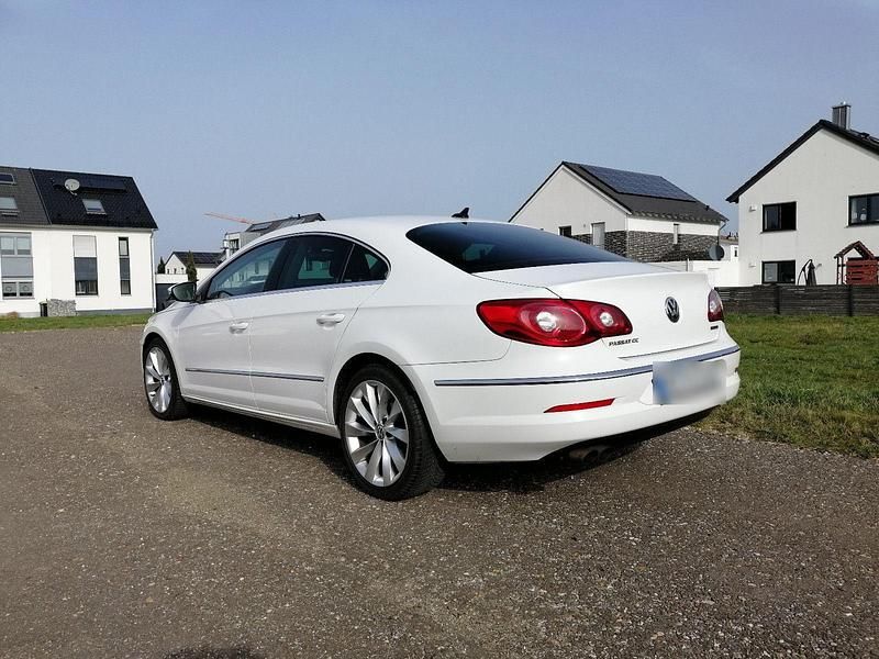 Gebraucht VW Passat 170 PS (125 kW) 2011 Weiß Coupé