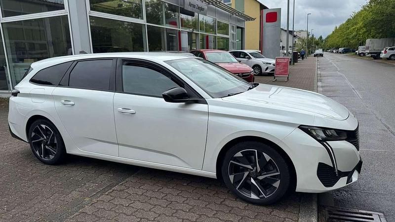Weiß Gebraucht 2022 Peugeot 308 Allure Kombi | 19.950 € (Etwas zu teuer) - Bild 1/4