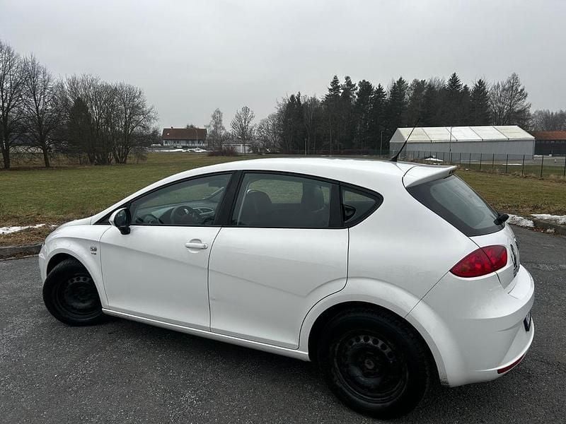 Gebraucht Seat Leon 125 PS (91 kW) 2010 Weiß Limousine