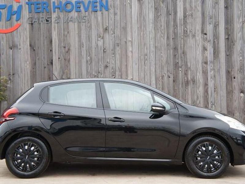 Second-hand Peugeot 208 Access 68 CP (50 kW) 2015 Negru Hatchback