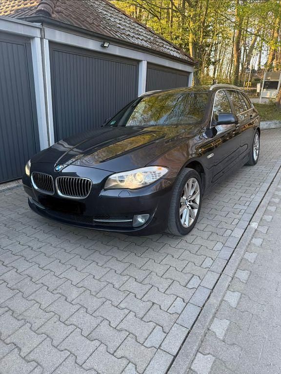 Gebraucht BMW 520 184 PS (135 kW) 2012 Grau Kombi