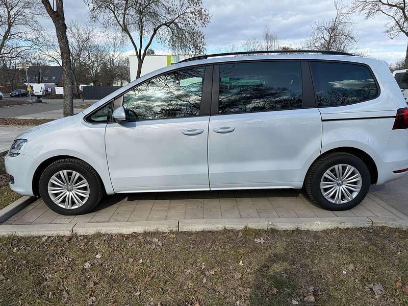 Gebraucht VW Sharan Trendline 150 PS (110 kW) 2018 Weiß Van / Kleinbus
