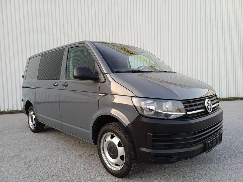 Gebraucht VW Transporter 150 PS (110 kW) 2019 Grau Van