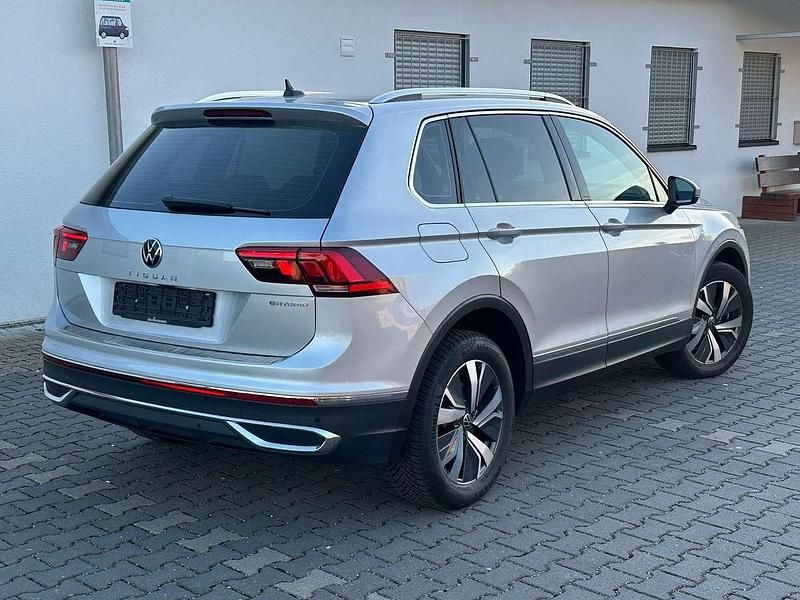 Gebraucht VW Tiguan Elegance 150 PS (110 kW) 2021 Reflexsilber SUV