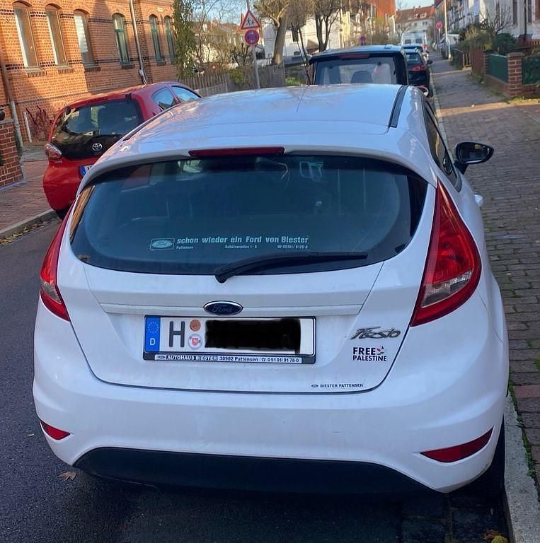 Gebraucht Ford Fiesta Trend 60 PS (44 kW) 2012 Weiß Kleinwagen