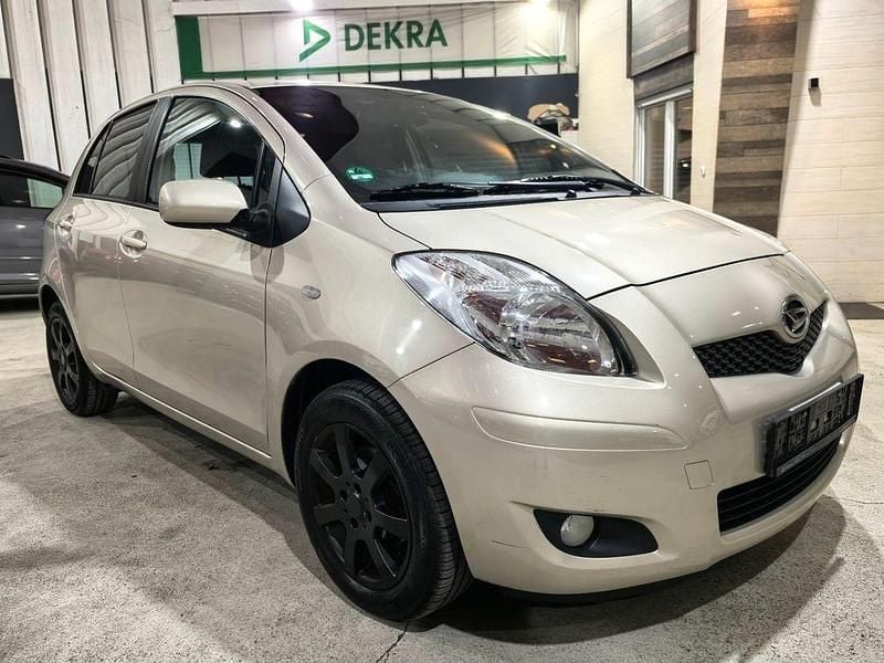 Gebraucht Daihatsu Charade 99 PS (72 kW) 2011 Braun Limousine