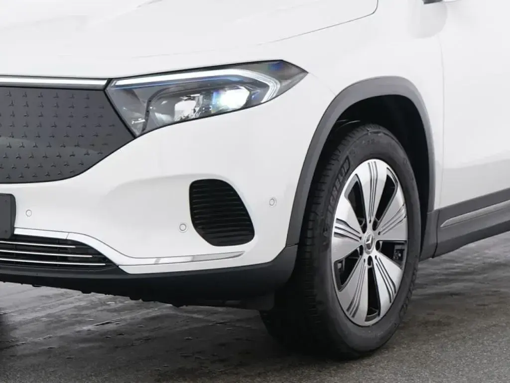 Gebraucht Mercedes EQA250 139 kW (190 PS) 2025 Polarweiß SUV