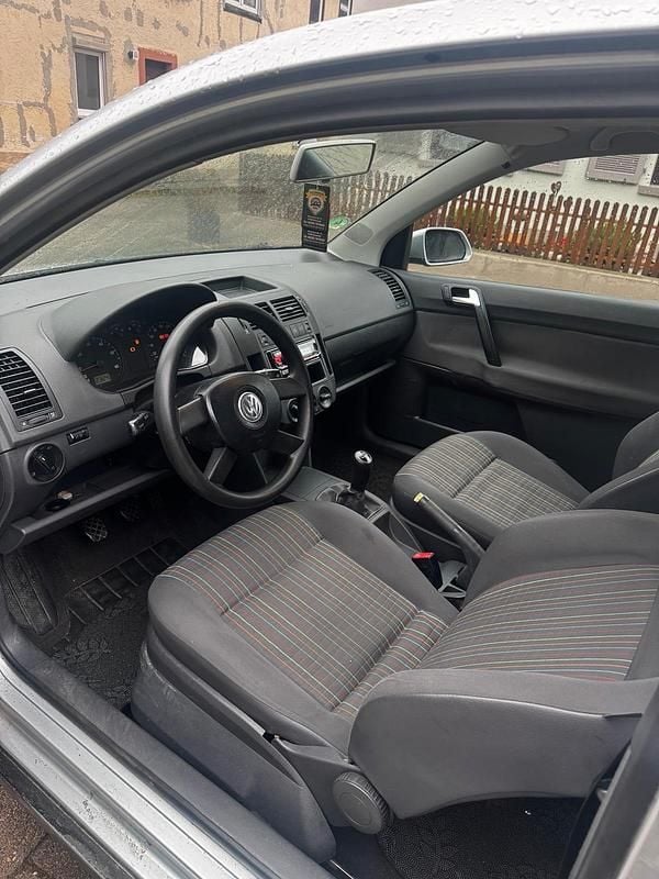 Gebraucht VW Polo 64 PS (47 kW) 2003 Silber Kleinwagen
