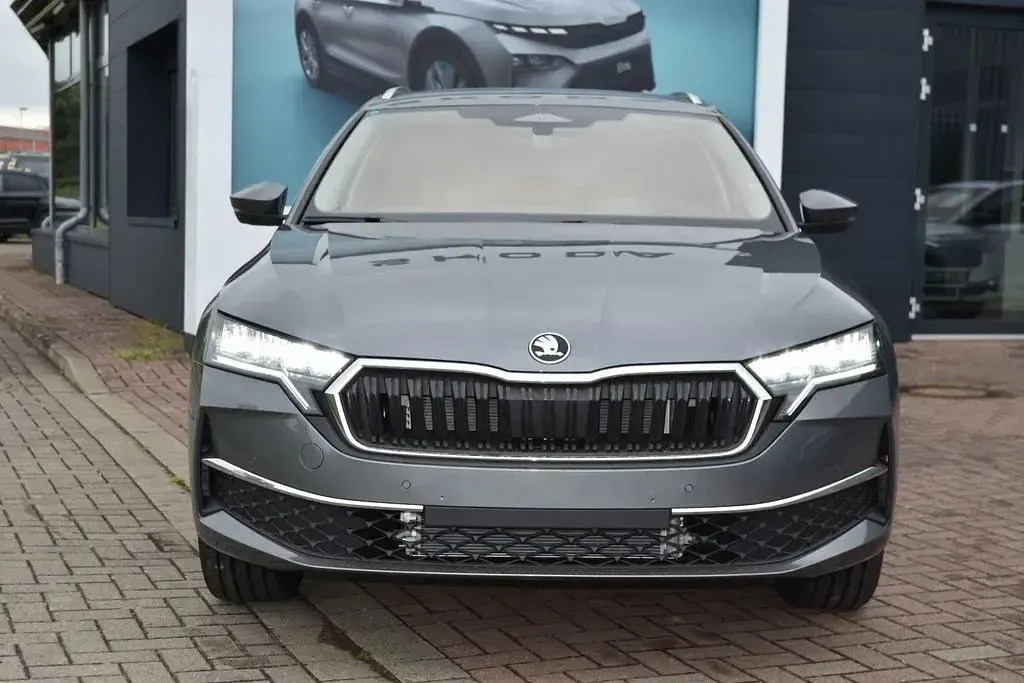 Neu Skoda Octavia 150 PS (110 kW) 2026 Grau Kombi