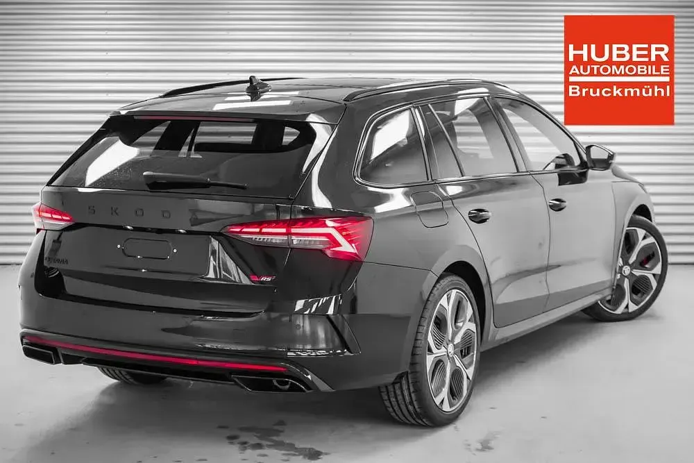 Usata Skoda Octavia RS 265 CV (194 kW) 2025 Nero Station wagon