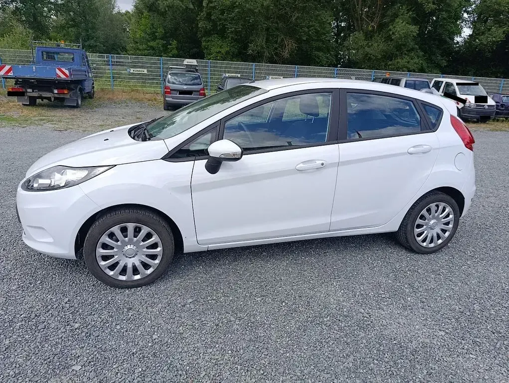 Gebraucht Ford Fiesta Trend 82 PS (60 kW) 2011 Weiß Limousine