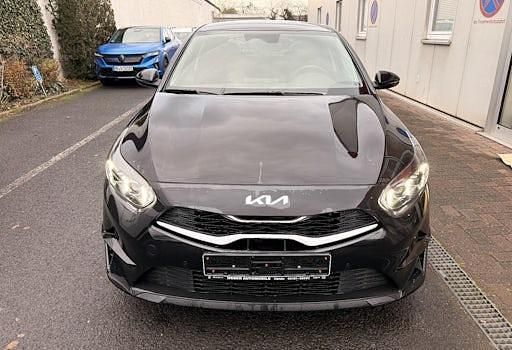 Neu Kia Ceed 101 PS (74 kW) 2025 Schwarz Kleinwagen