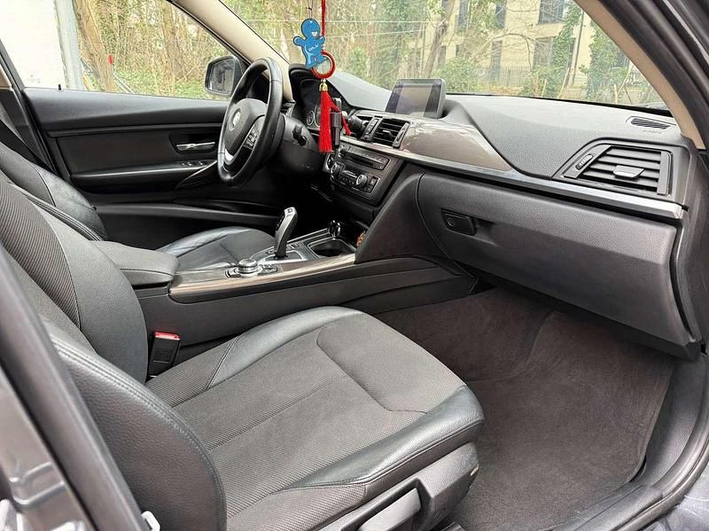 Gebraucht BMW 318 143 PS (105 kW) 2012 Grau Limousine