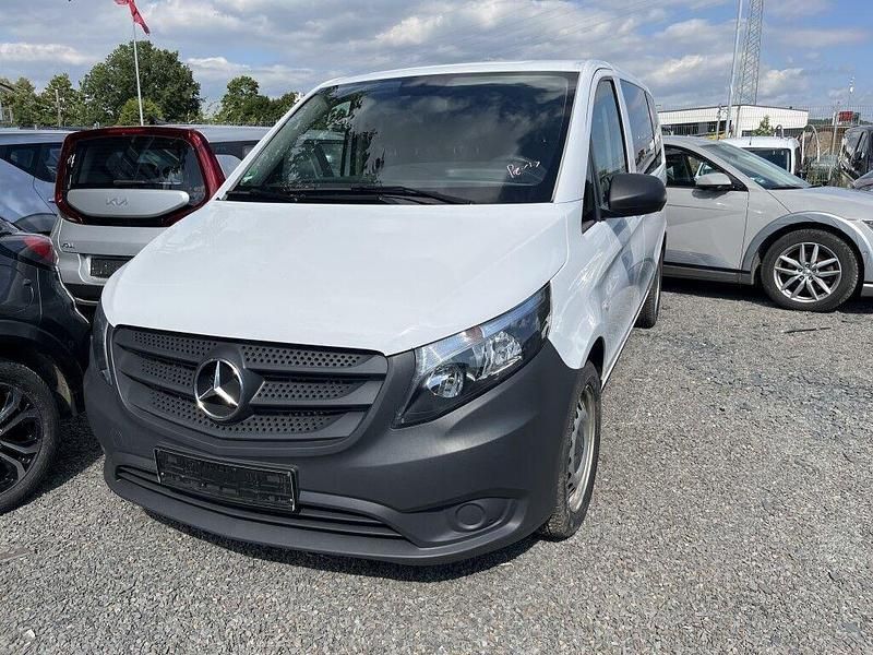 Weiß Gebraucht 2022 Mercedes Vito Van / Kleinbus | 24.500 € (Fairer Preis) - Bild 1/4