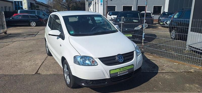 Gebraucht VW Fox Style 54 PS (39 kW) 2010 Weiß Kleinwagen