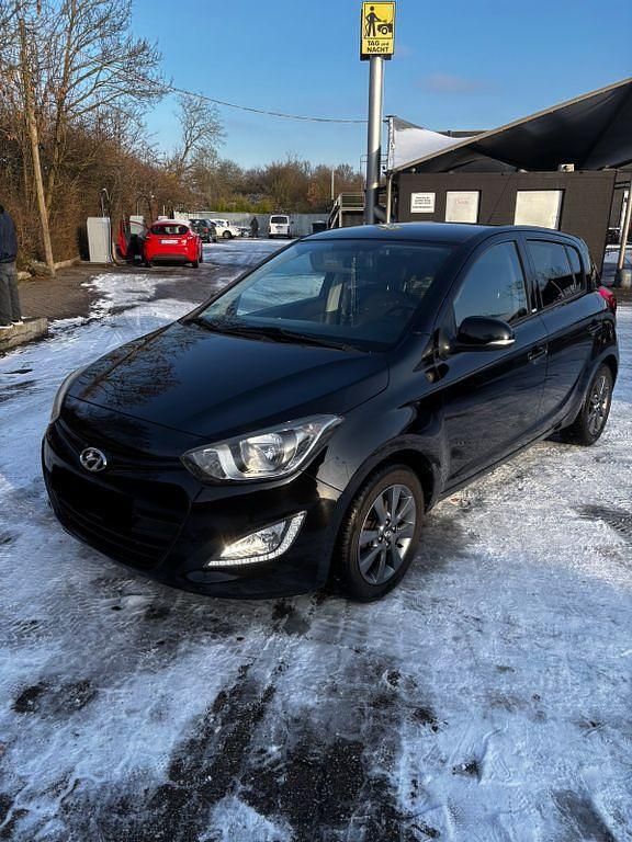 Gebraucht Hyundai i20 GO! 75 PS (55 kW) 2014 Schwarz Kleinwagen