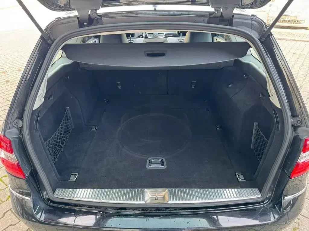 Gebraucht Mercedes E350 Avantgarde 231 PS (169 kW) 2010 Schwarz Limousine