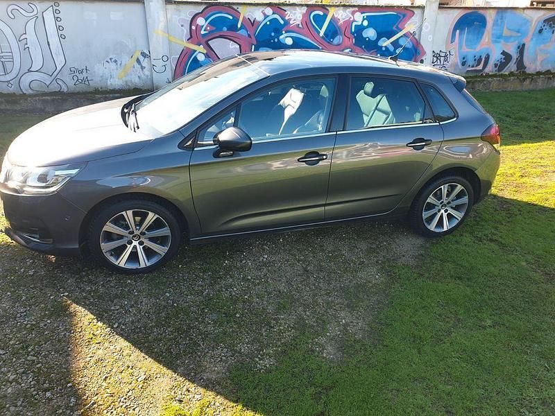 Grau Gebraucht 2017 Citroën C4 PureTech Limousine | 9.300 € (Guter Preis) - Bild 1/2