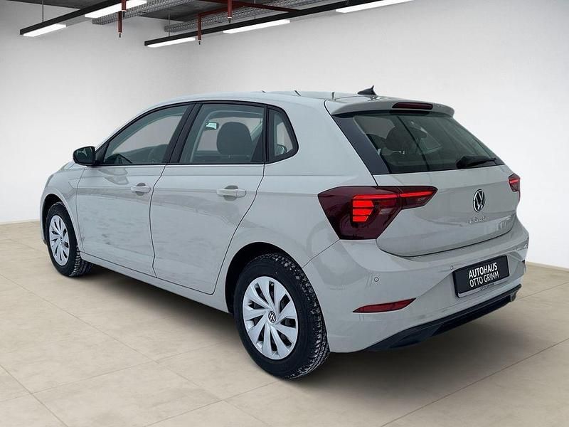 Neu VW Polo Life 95 PS (69 kW) 2026 Grau Limousine