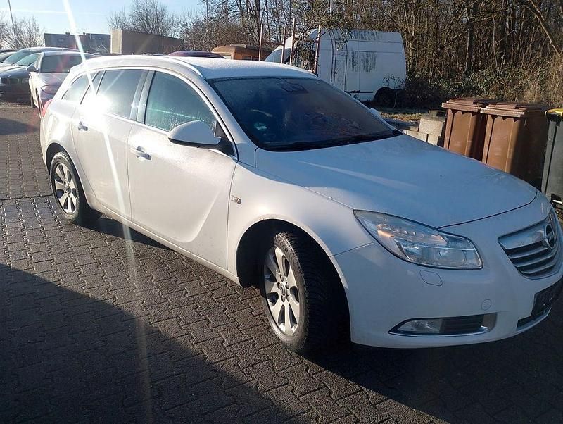 Gebraucht Opel Insignia 131 PS (96 kW) 2010 Weiß Kombi