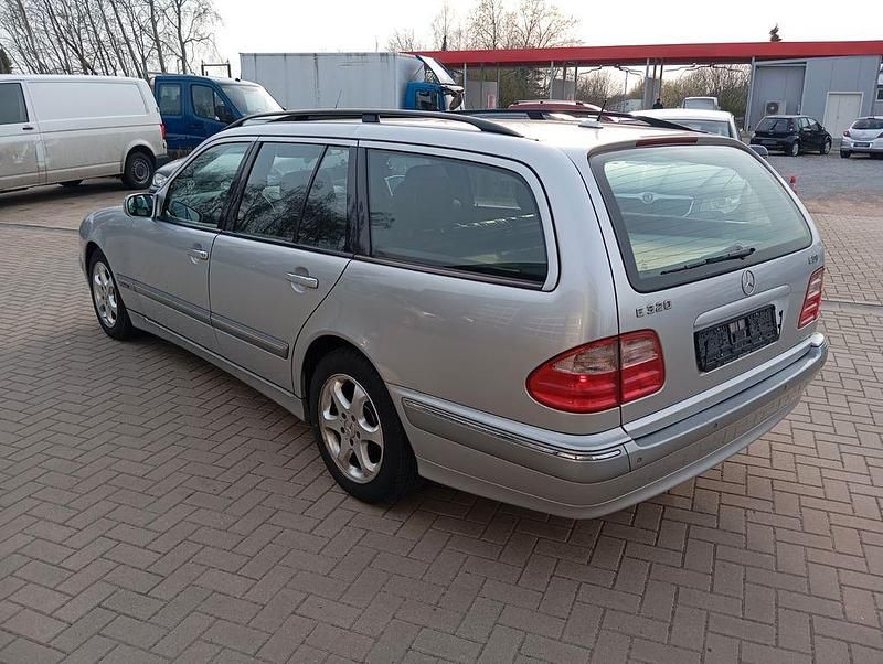 Gebraucht Mercedes E320 Elegance 197 PS (144 kW) 2003 Silber Kombi