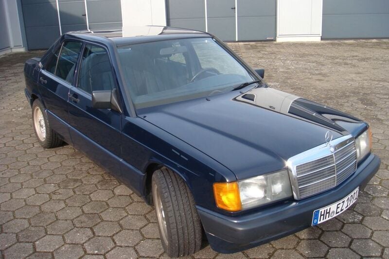 Blau Gebraucht 1991 Mercedes 190 Limousine | 4.999 € - Bild 1/4