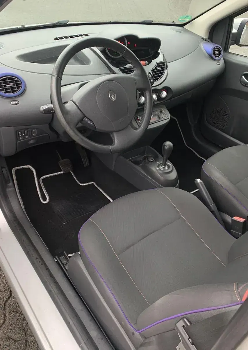 Gebraucht Renault Twingo Initiale Paris 75 PS (55 kW) 2013 Silber Kleinwagen
