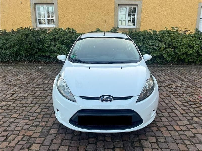 Gebraucht Ford Fiesta Trend 82 PS (60 kW) 2012 Weiß Kleinwagen