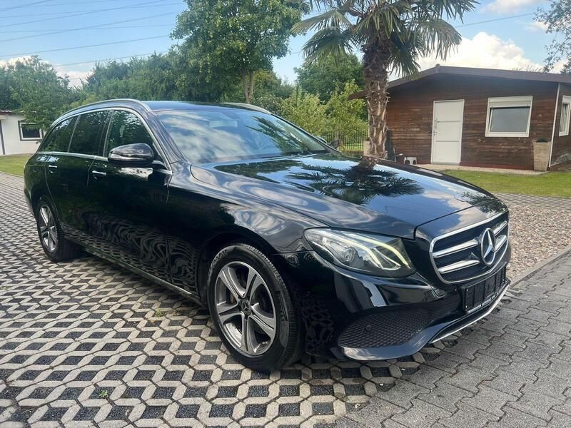 Schwarz Gebraucht 2019 Mercedes E300 Kombi | 12.500 € (Guter Preis) - Bild 1/4