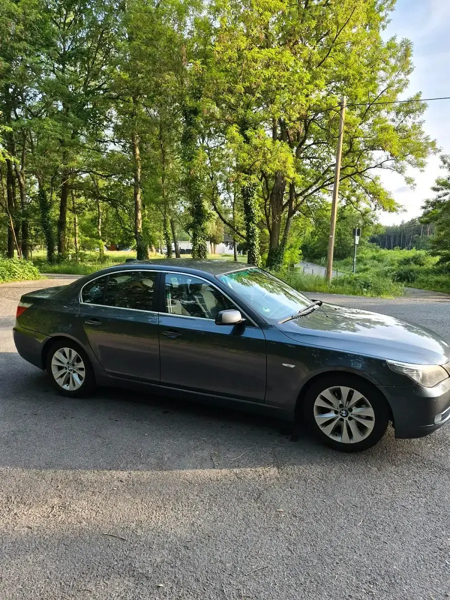 Gebraucht BMW 523 190 PS (139 kW) 2008 Grau Limousine