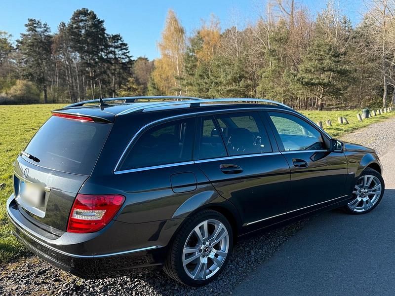Gebraucht Mercedes C200 184 PS (135 kW) 2011 Schwarz Kombi