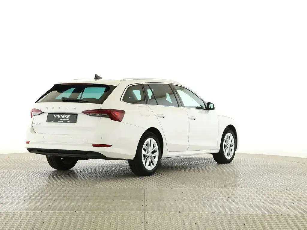 Gebraucht Skoda Octavia Style 116 PS (85 kW) 2023 Candyweiss Kombi