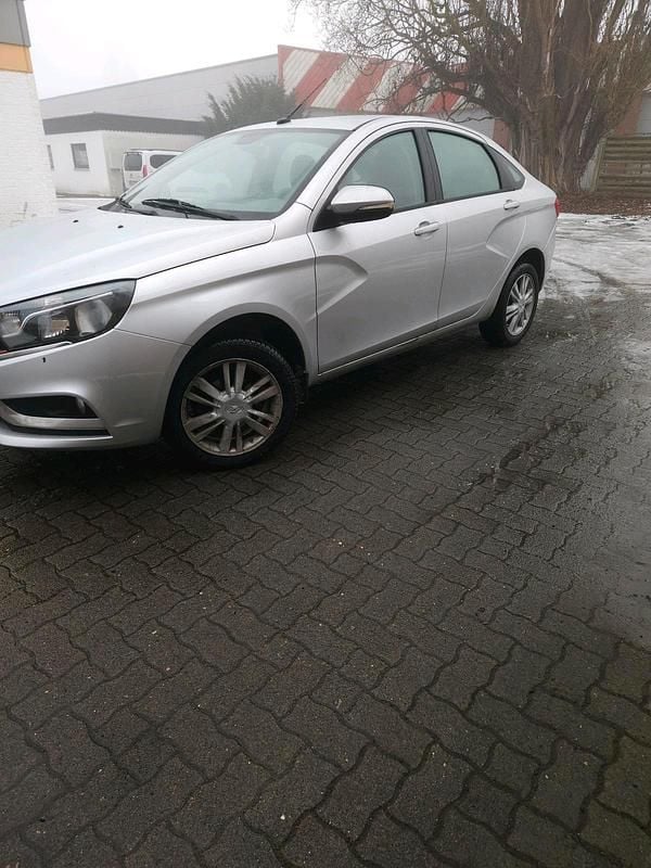 Gebraucht Lada Vesta 106 PS (77 kW) 2017 Limousine