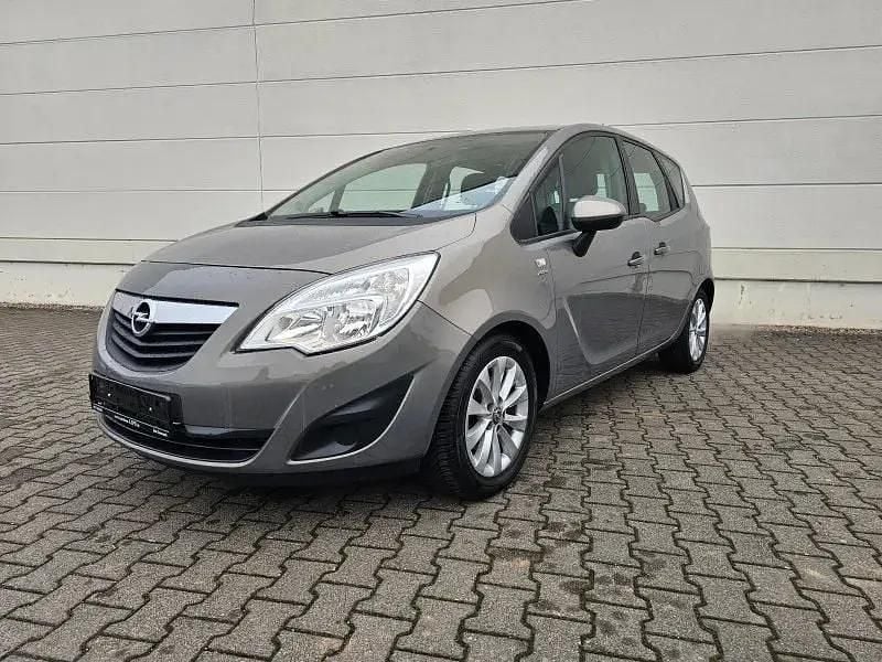 Używany Opel Meriva Active 120 KM (88 kW) 2013 Brązowy Minivan