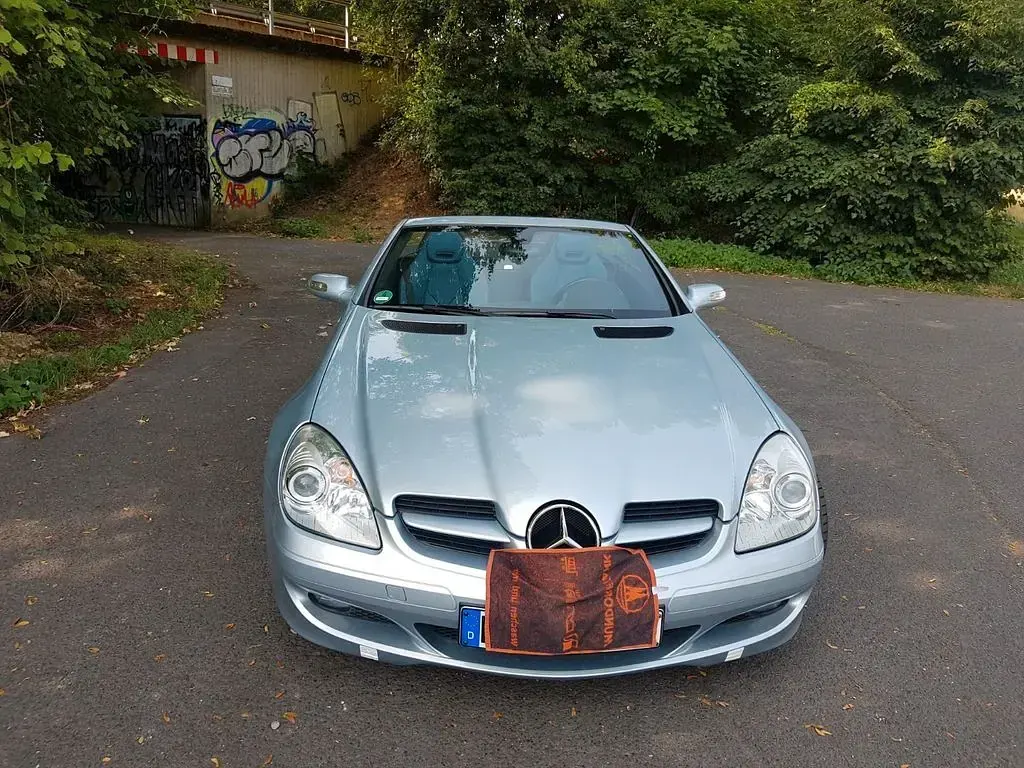 Second-hand Mercedes SLK200 163 CP (119 kW) 2006 Argintiu Cabrio