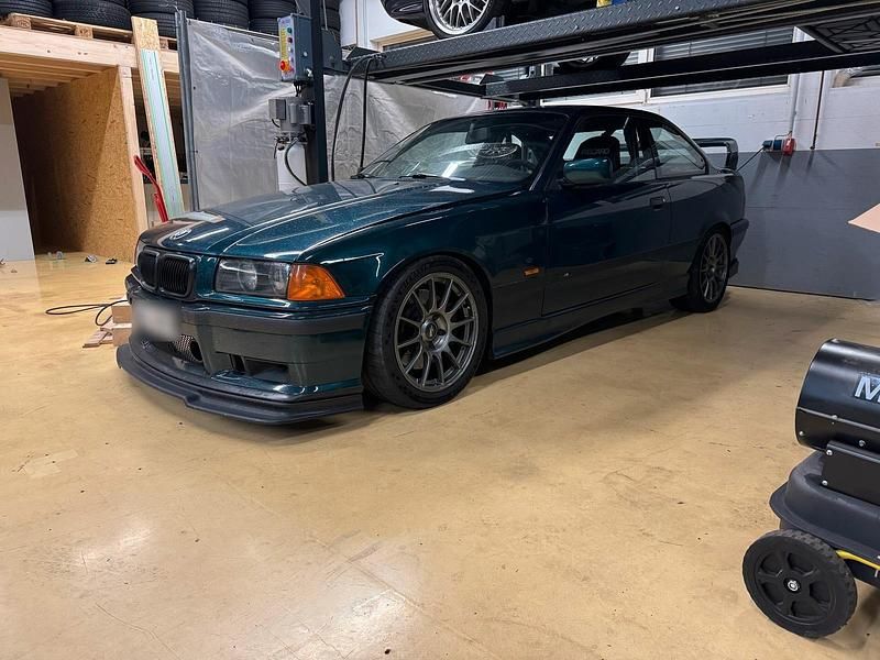 Second-hand BMW 323 1996 Verde Coupe