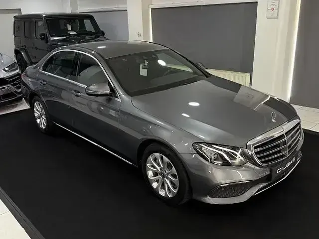 Gebraucht Mercedes E220 194 PS (142 kW) 2019 Grau Limousine